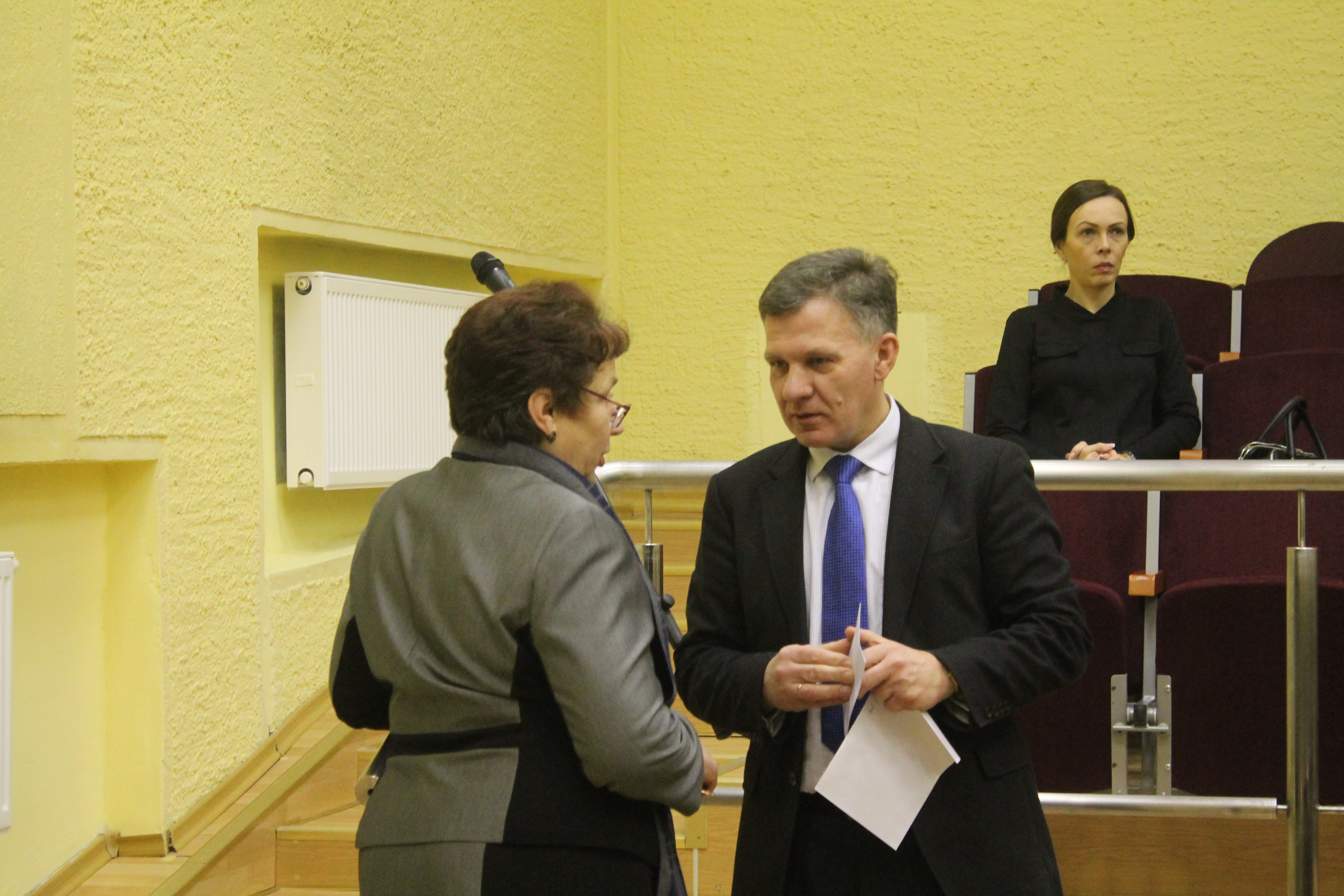 V.Smalinskas randa būdų apeiti sveikatos ministro įsakyma ir spaudžia ligoninės darbuotojus perrašyti darbo sutartis - tikėtina, kad tokiu būdu mažėtų atlyginimai.