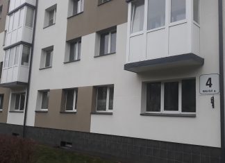 Radviliškio Naujosios gatvės 4 namo gyventojams nepasisekė - jiems chuliganas išdaužė langus, nes neturėjo ką veikti.