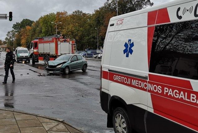 Avarija Šiauliuose: pensininkė ignoravo raudoną šviesoforo signalą