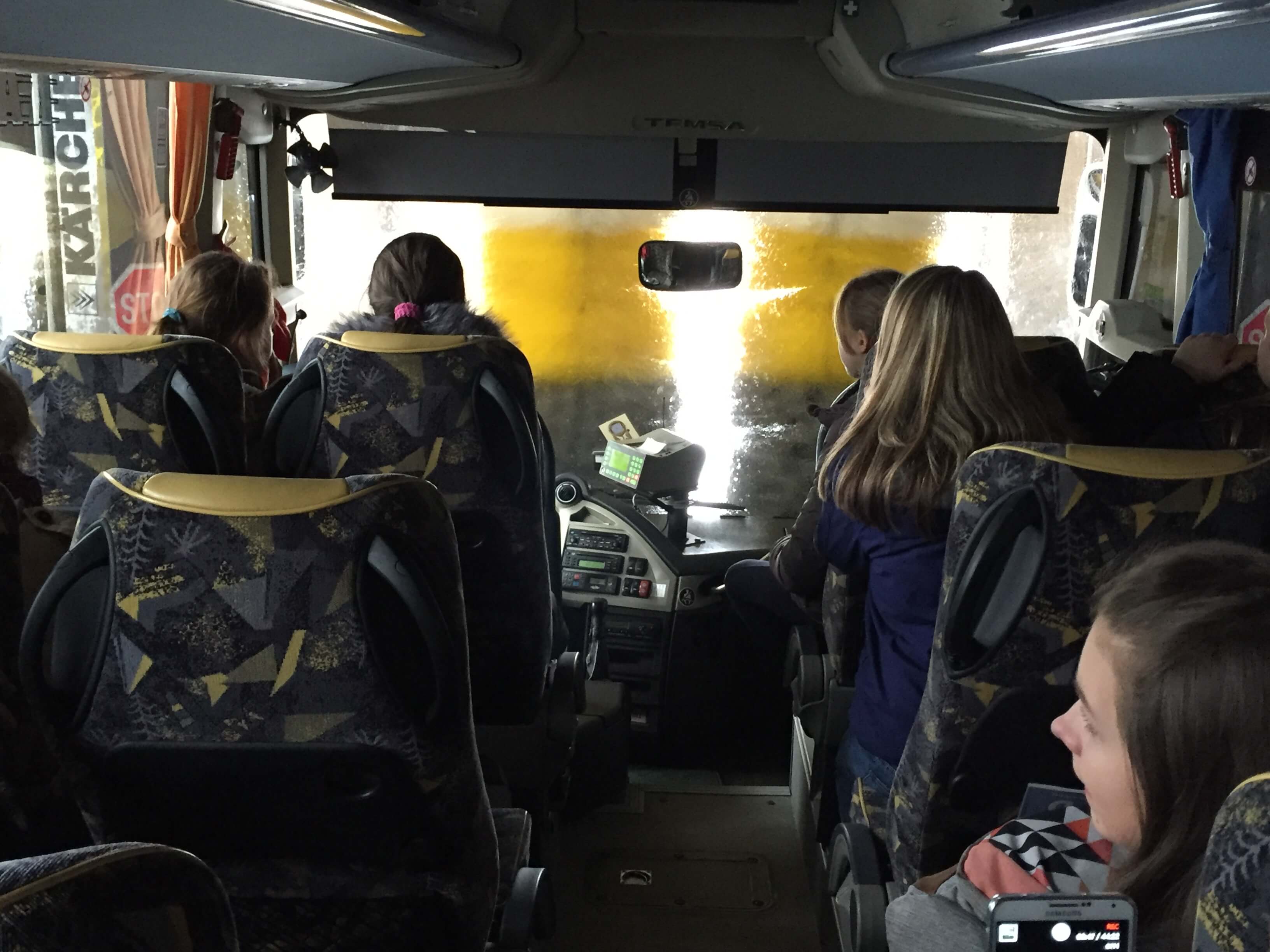 Kuriozinė istorija: policijos ieškota mergina parpė autobuse