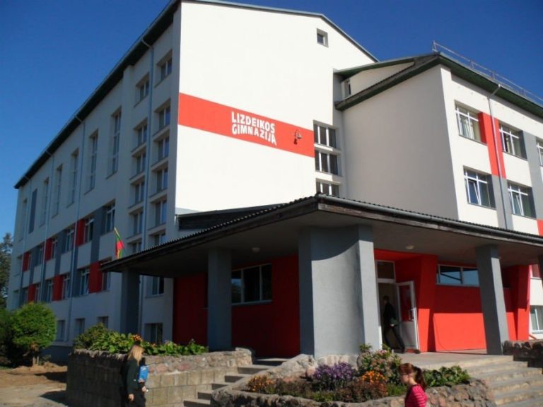 Lizdeikos gimnazijoje COVID-19 diagnozuotas mokinei, atvejis susijęs su židiniu ligoninėje