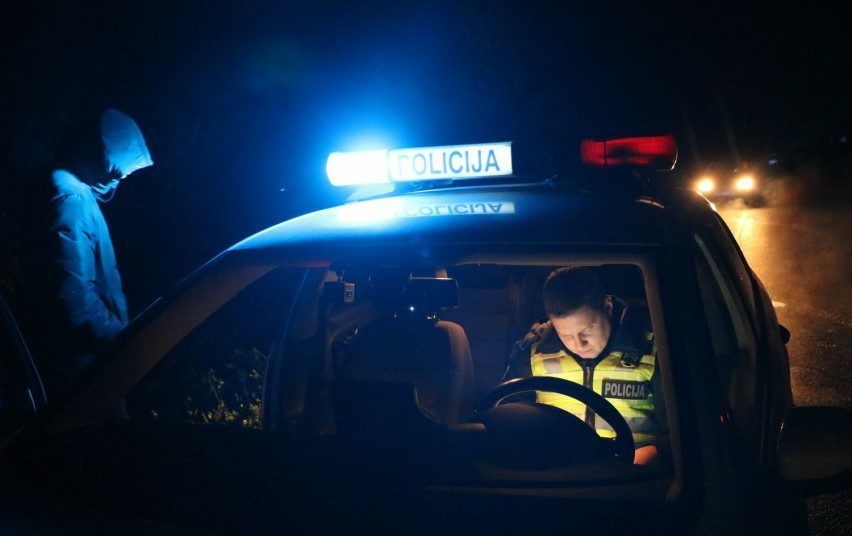 Sustabdytas vairuotojas į alkotesterį pripūtė daugiau nei leistina.