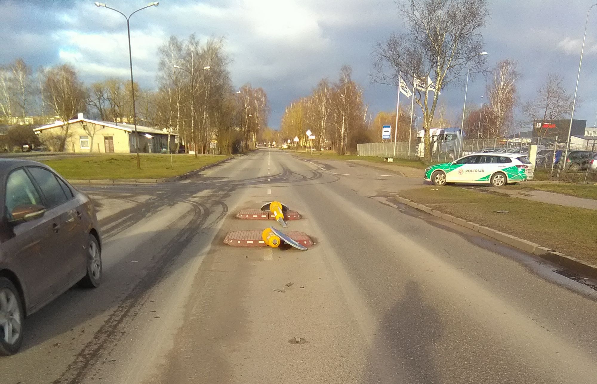 Policija prašo pagalbos ieškant liudininkų: apgadino automobilius ir pabėgo