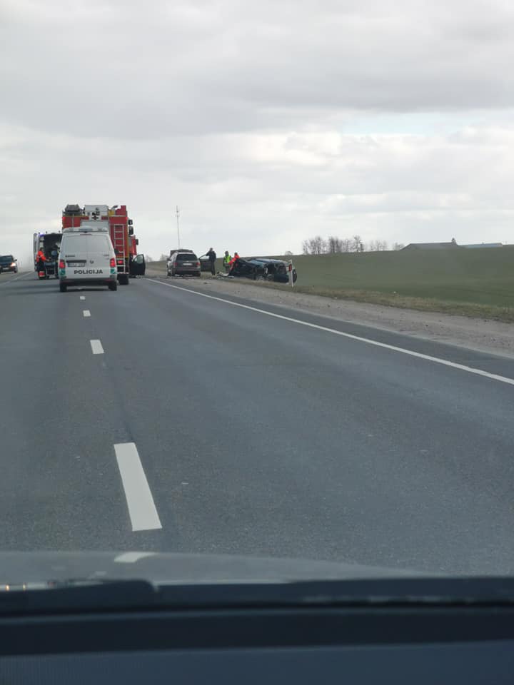 Avarija netoli Pavartyčių kaimu A9 kelyje.