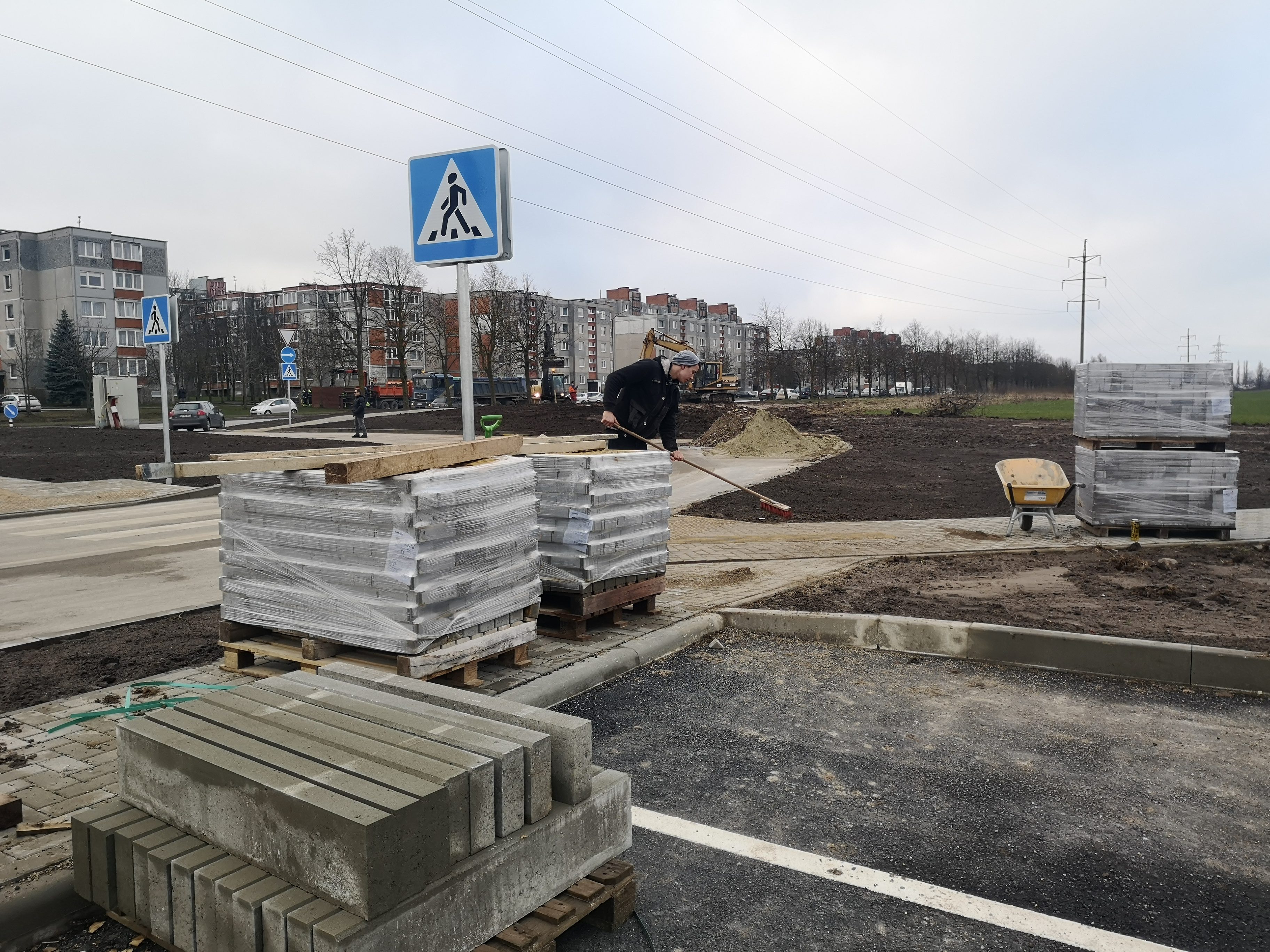 Dainų kaime – prekybos centro pabaigtuvės: pasirūpinta ir šaligatviu