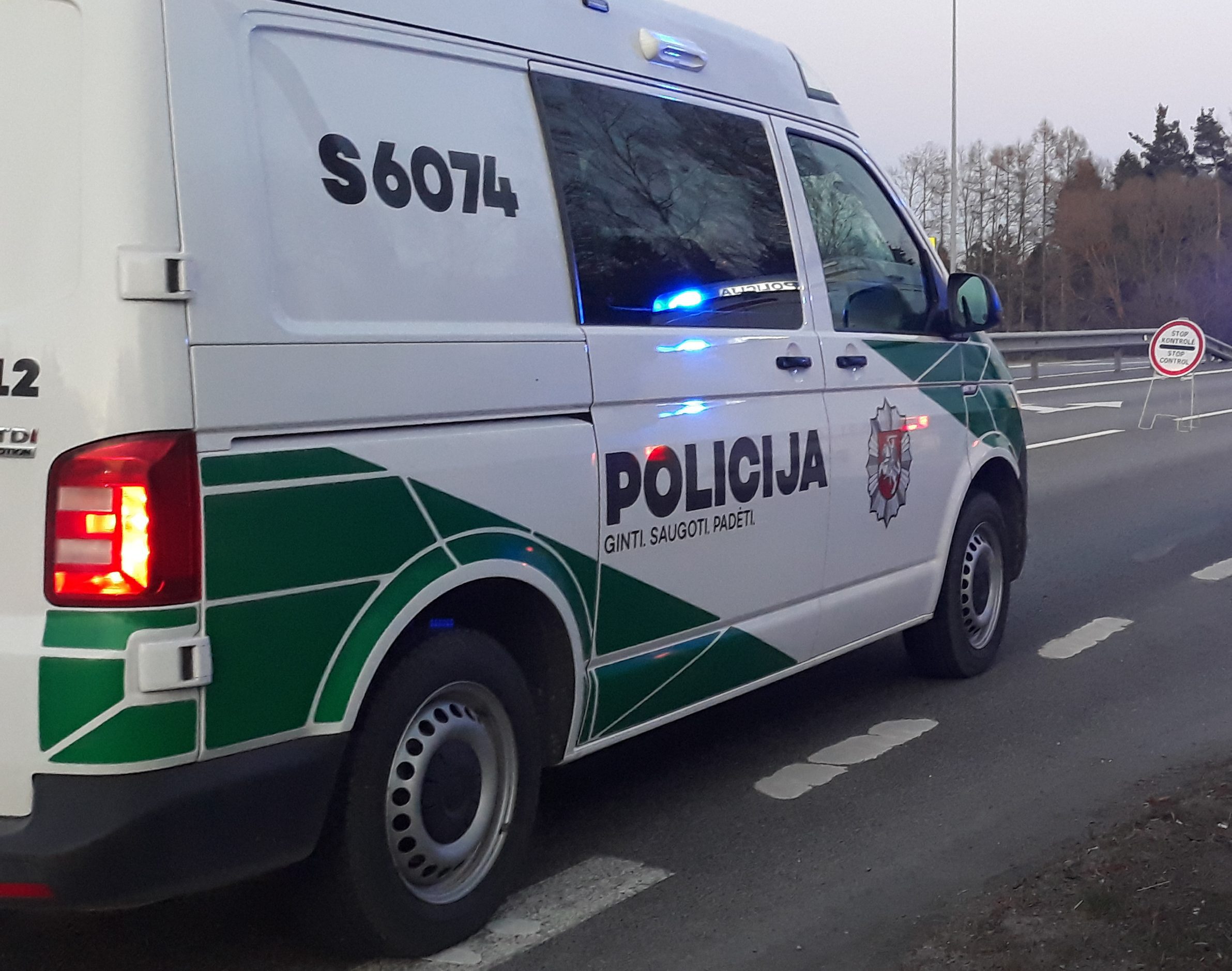 Blaivus vyras pasipriešino karantiną prižiūrintiems pareigūnams.