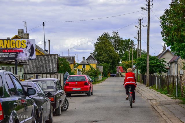 Du girti lakstė Radviliškio gatvėmis