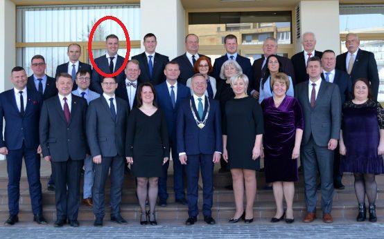 Politiko J.Kvėglio mažajai bendrijai neįprastai gerai sekasi, nors jai vadovauja sporto treneris M.Poškus.