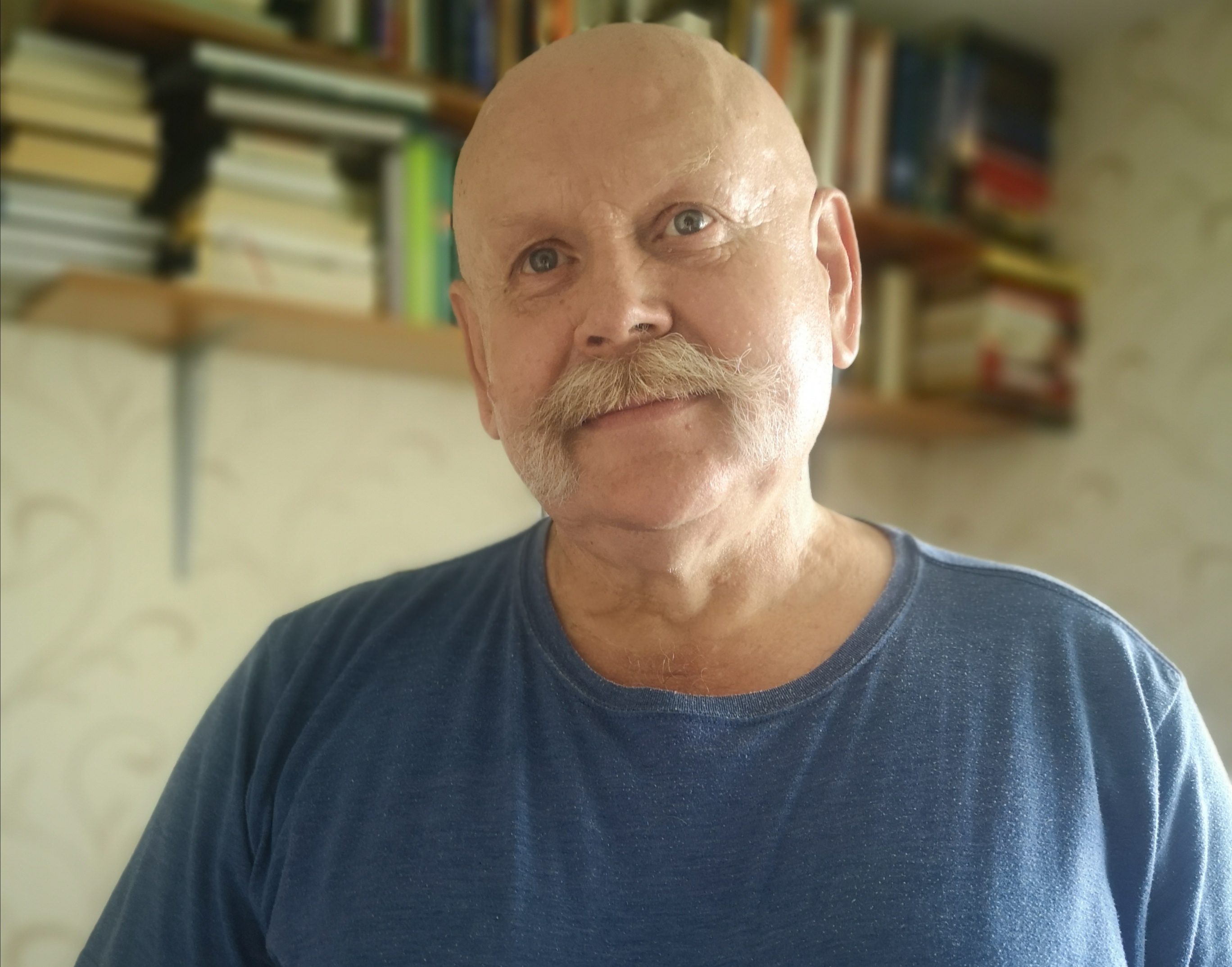 V.Mikalauskis. Ar normalu dėti nenormaliai daug mero nuotraukų į vietinį laikraštį?