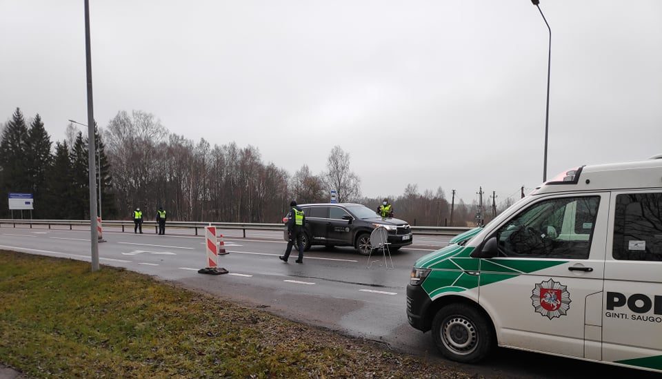 Policija nepraleido moters, nors ši važiavo močiutei pirkti vaistų.