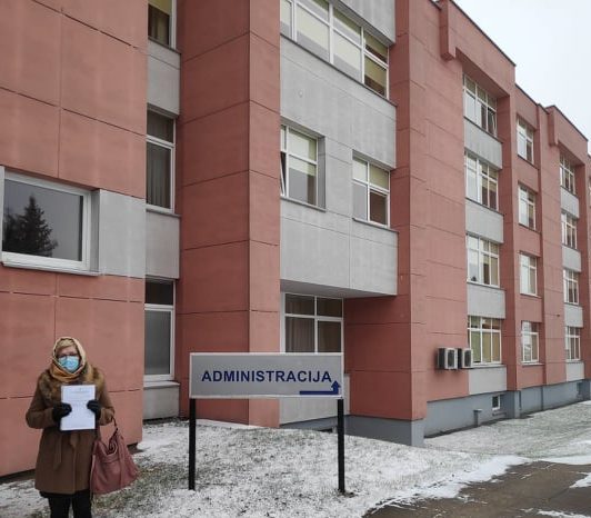 Ligoninės direktorius V.Smalinskas pasielgė beširdiškai: prieš didžiąsias metų šventes neįgalią valytoją išmetė kaip šunį į gatvę