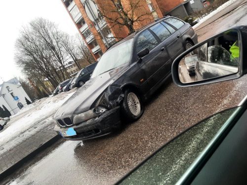 Avarijoje yra ir BMW automobilis.
