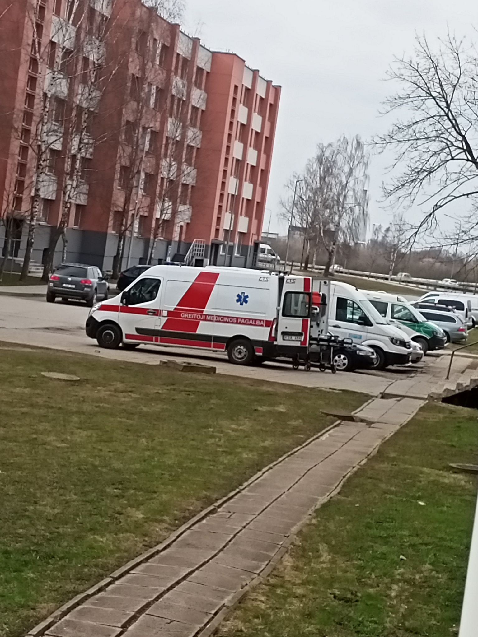 Stiklo gatvėje vėl karšta: skubėjo pagalbos tarnybos