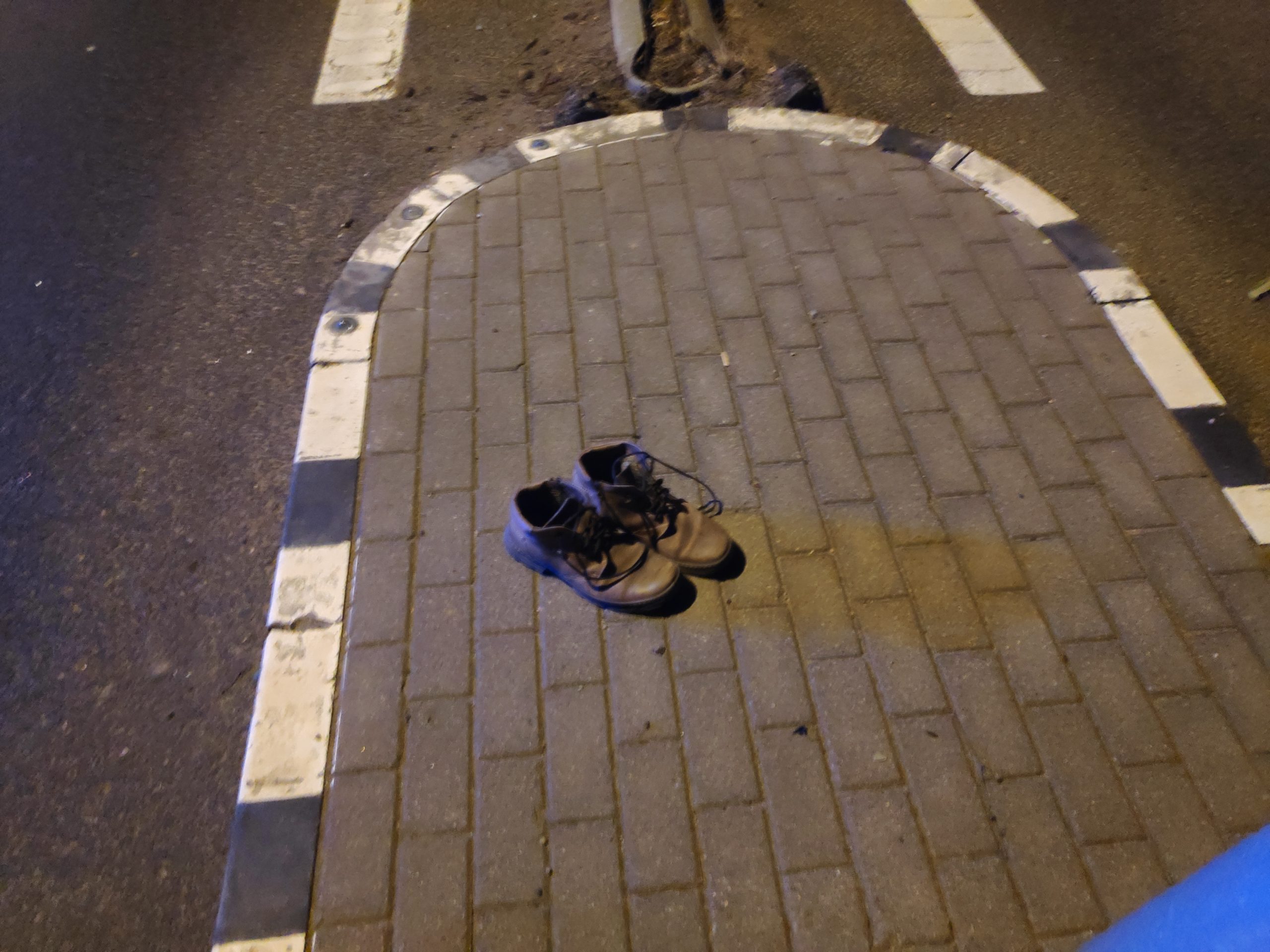 Pėsčiųjų perėjoje partrenktas geležinkelietis neišgyveno, kaltininkas slapstosi