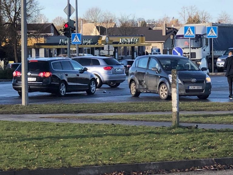 Avarija pagrindinėje Radviliškio sankryžoje