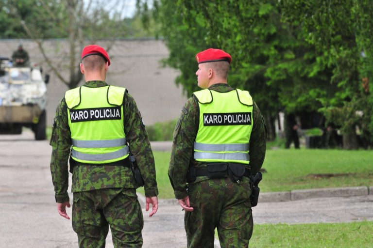 Apsvaigęs chuliganas šturmavo karinį dalinį Linkaičiuose