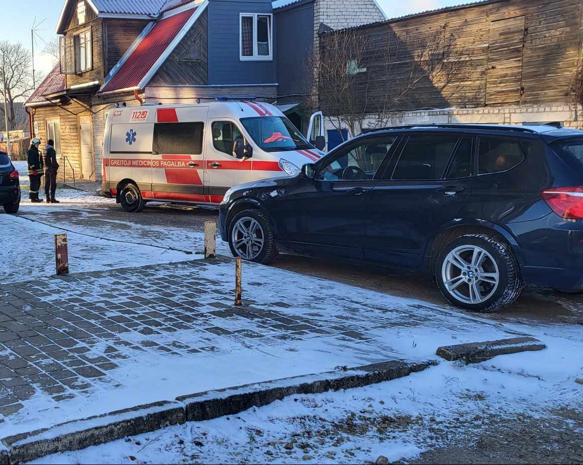 Spec.tarnybos Radviliškyje gelbėjo senolę, kuri … miegojo