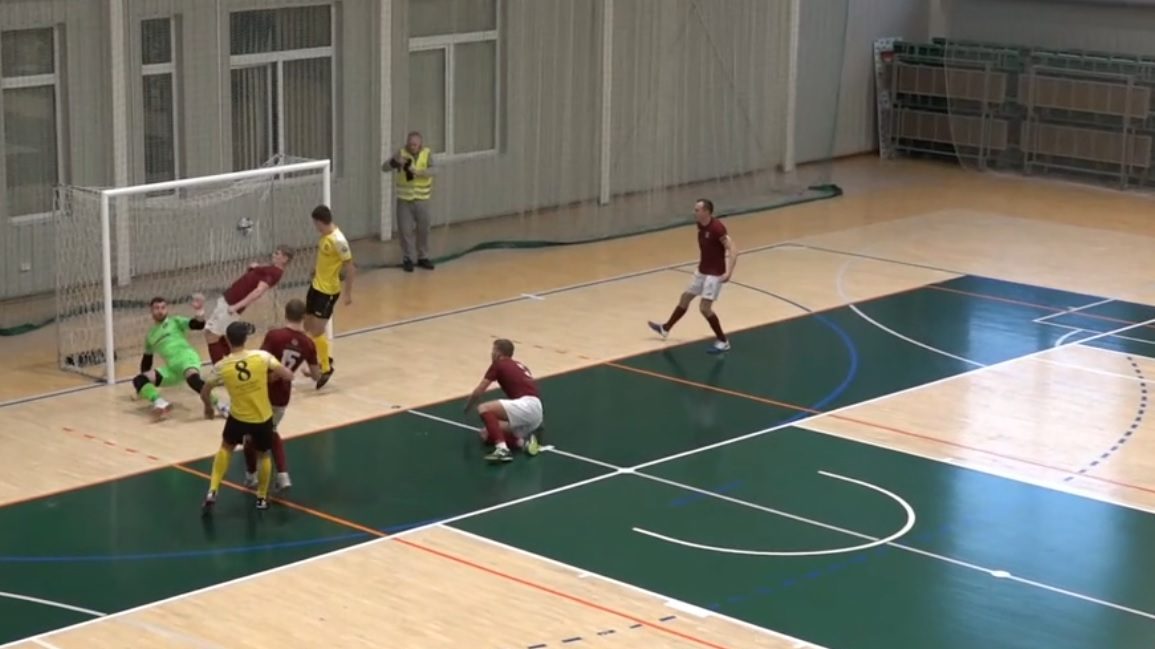 Radviliškis namie skaudžiai pralaimėjo FK “Bruklinui”