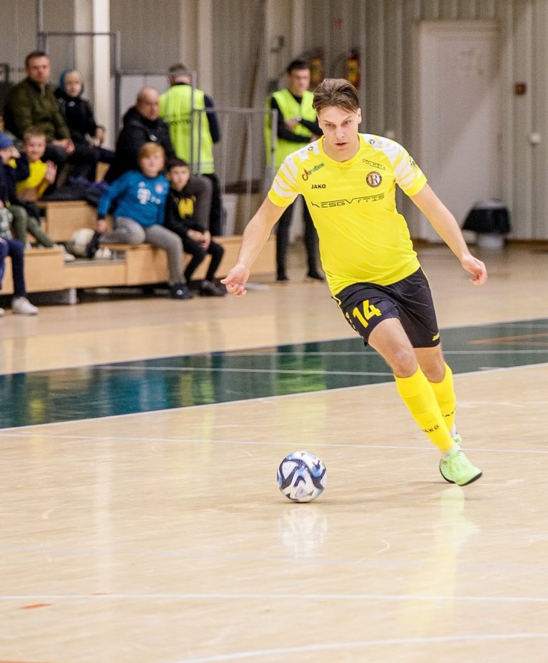 Įspūdinga Radviliškio futbolininkų pergalė svečiuose