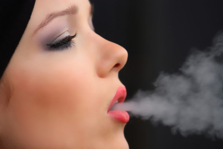 girl-smoke-cigarette-2198839_1920
